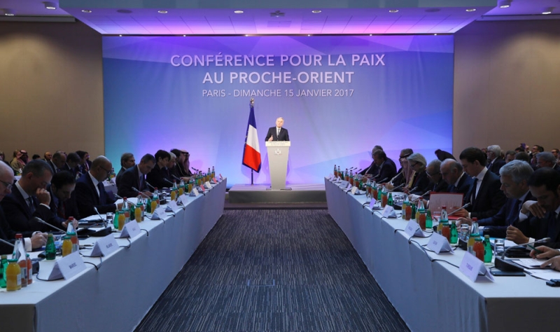 وزير الخارجية الفرنسي جان مارك يتحدث في افتتاح مؤتمر السلام بباريس (أ.ف.ب)