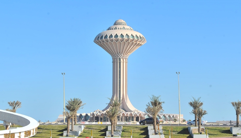 برج الخبر كما بدا أمس (تصوير: عبدالله السيهاتي)