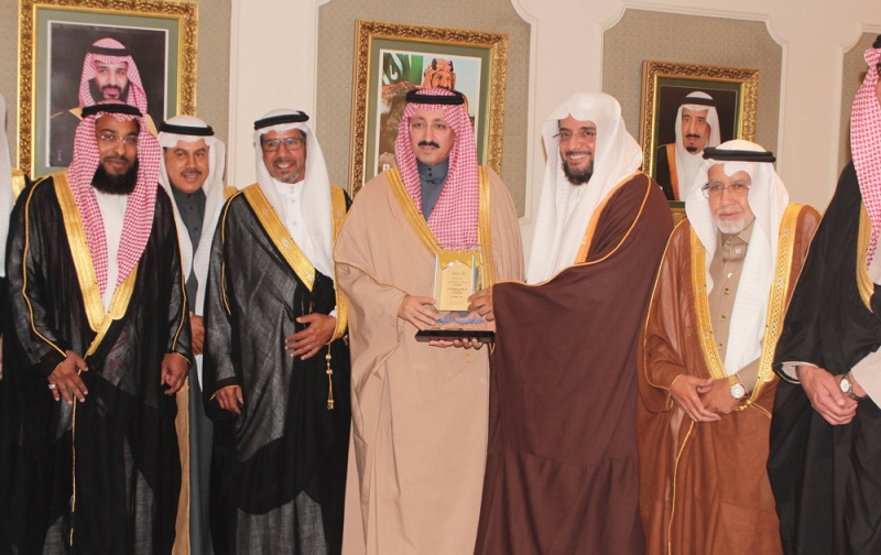 المجلس البلدي يكرم الأمير بدر بن جلوي 