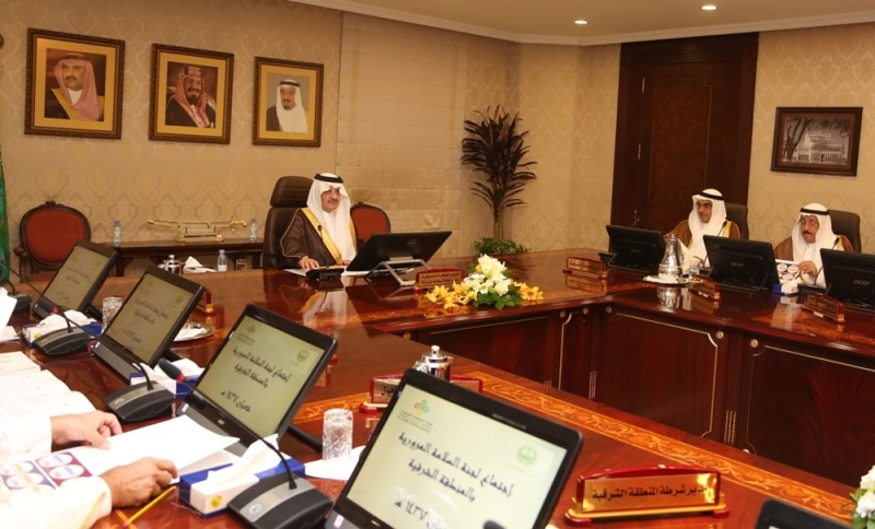الأمير سعود بن نايف خلال ترؤسه الاجتماع