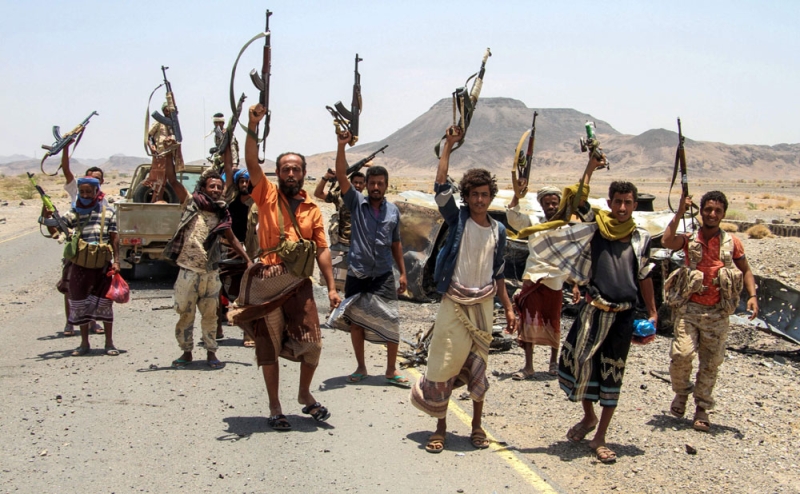 الجيش الوطني اليمني يسيطر على محيط معسكر خالد بن الوليد (أ ف ب)