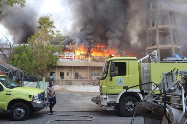 إخماد حريق بأحد المباني القديمة والمعزولة بجامعة أم القرى 