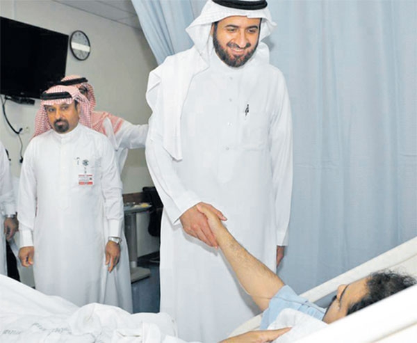 وزير الصحة اثناء زيارة مستشفى الملك خالد التخصصي 