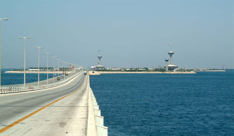 البحرين تعلن اعتقال عائد من العراق بحوزته مواد تدخل في صناعة القنابل على جسر الملك فهد