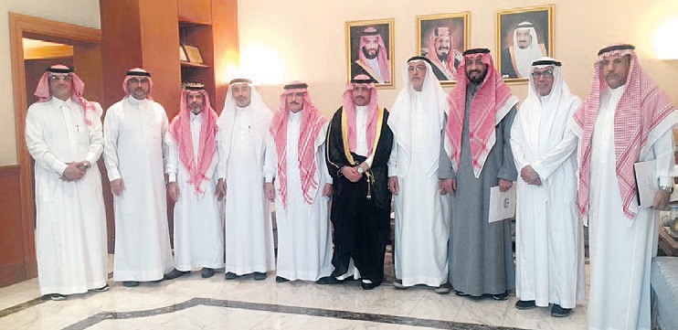 محافظ القطيف مع أعضاء المجلس المحلي (اليوم)