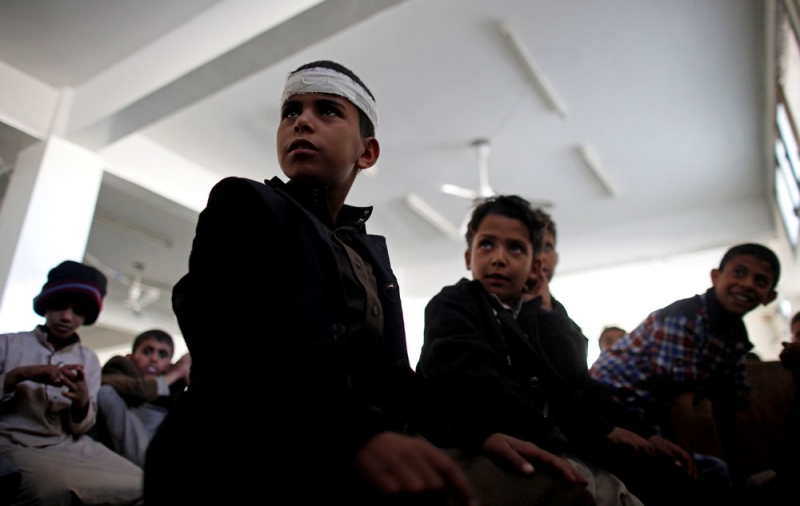 الميليشيات تسعى لتغيير المناهج التعليمية بأخرى طائفية (رويترز)