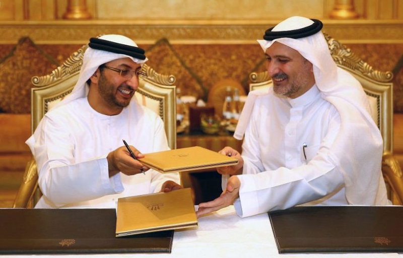 د. نبيل كوشك خلال توقيع الاتفاقية مع وزارة الاقتصاد الاماراتية (واس)