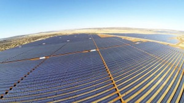 جنوب أفريقيا تبني أكبر محطة للطاقة الشمسية في القارة السمراء
