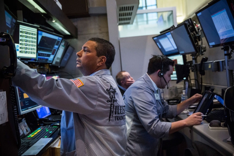 الأسهم الأمريكية تغلق منخفضة في رابع جلسة من الخسائر
