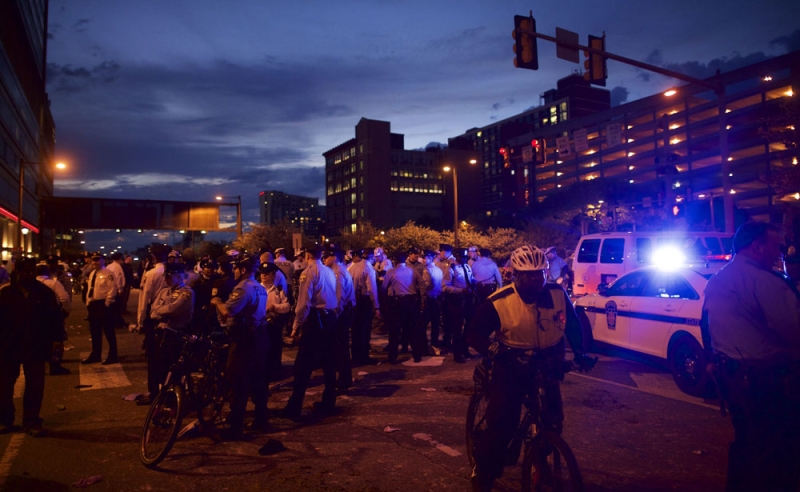 أمريكا : اندلاع اشتباكات بين الشرطة ومتظاهرين في فيلادلفيا
