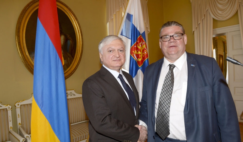 وزير الخارجية الأرميني مع نظيره الفنلندي