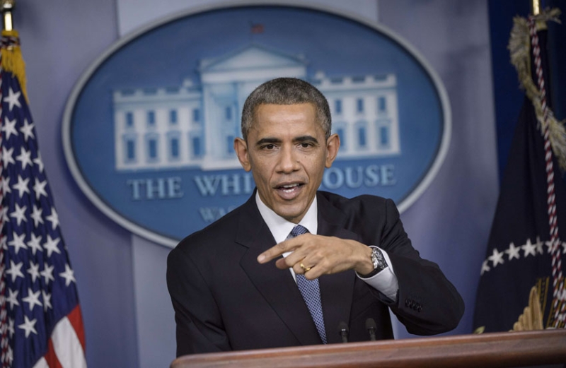 أوباما يوقع قانون الدفاع السنوي وينتقد الابقاء على منع اغلاق غوانتانامو