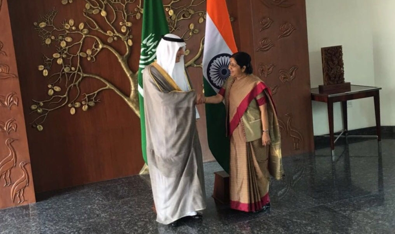 وزيرة الخارجية الهندية سوشما سواراج خلال استقبالها وزير الخارجية الاستاذ عادل الجبير