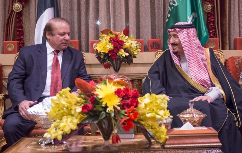 خادم الحرمين الشريفين يجتمع مع رئيس وزراء باكستان