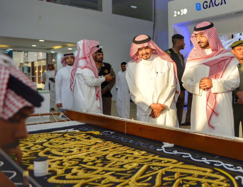 الأمير عبدالله بن بندر يزور معرض «إعمار مكة»

