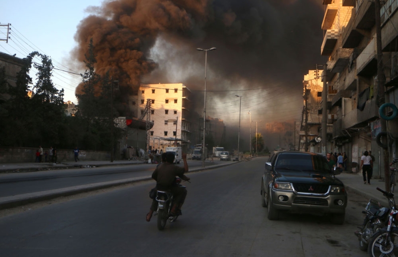 غارة جوية لطائرات الأسد على حي الصالحين بشمال حلب
