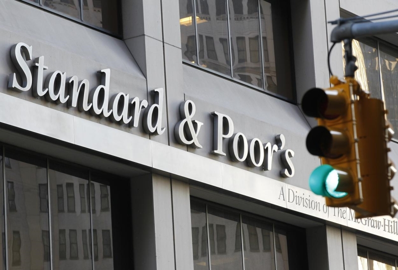 «ستاندرد آند بورز» تخفض تصنيف أكبر مصرفين تجاريين في ألمانيا 