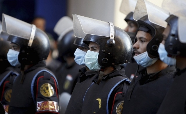 مقتل شرطي وإصابة ثلاثة آخرين في هجوم مسلح بمصر
