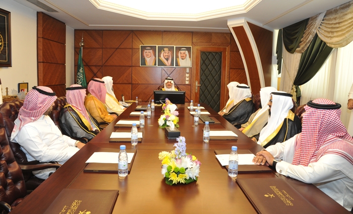 الأمير سعود بن نايف خلال استقباله رئيس وأعضاء مجلس إدارة «منارات العطاء»