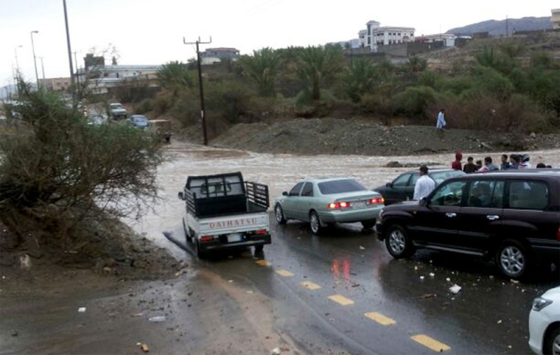 مدني الباحة ينقذ 11 مركبة محتجزة خلال أمطار الـ 48 ساعة الماضية مع استمرار تنبيهات الأرصاد