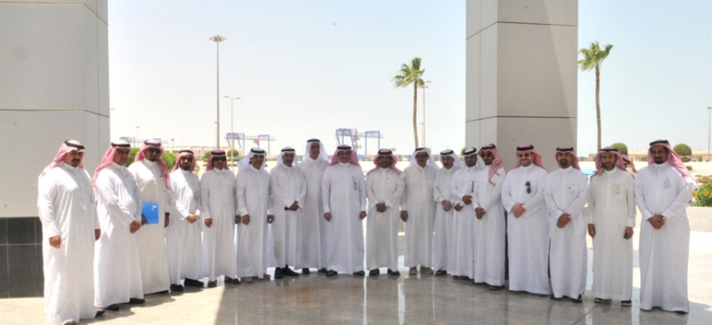 صور جماعية لأعضاء مجلس أعمال الجبيل في ميناء الجبيل التجاري