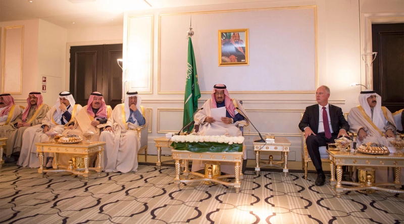 خادم الحرمين الشريفين متحدثًا إلى أعضاء مجلس الأعمال السعودي الروسي (واس)