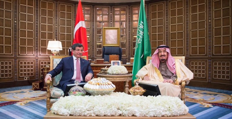 خادم الحرمين الشريفين يعقد جلسة مباحثات مع دولة رئيس الوزراء التركي