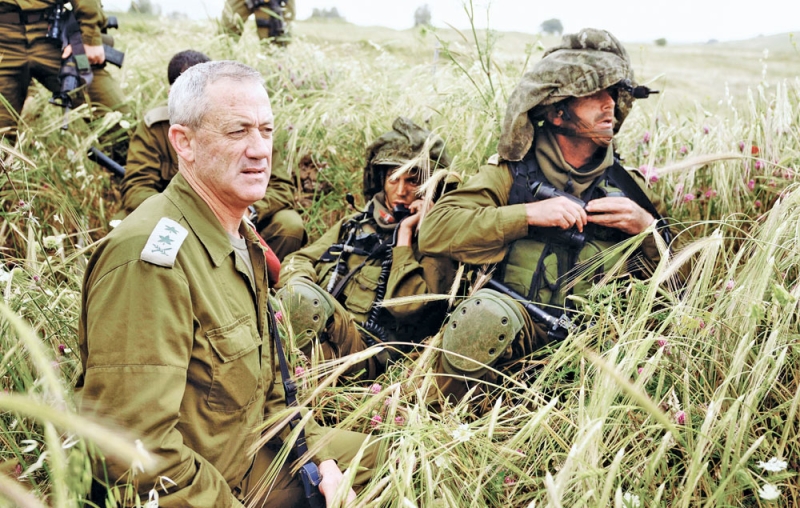 رئيس أركان الجيش الإسرائيلي السابق «بيني غانتس» قرب غزة