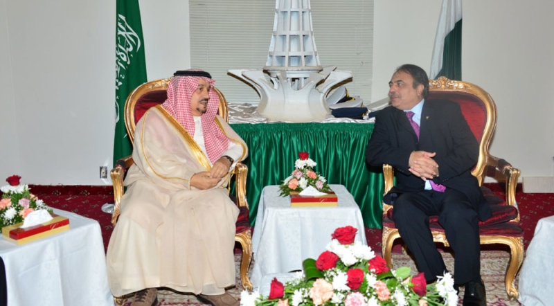 الأمير فيصل بن بندر خلال حفل سفارة باكستان 