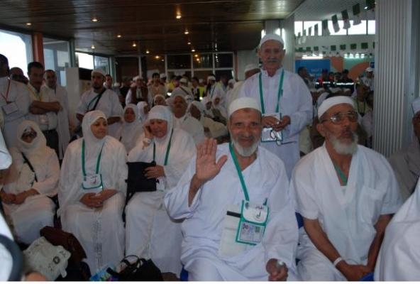 250 مسلمًا يشكرون الملك المفدى على استضافتهم لأداء العمرة 
