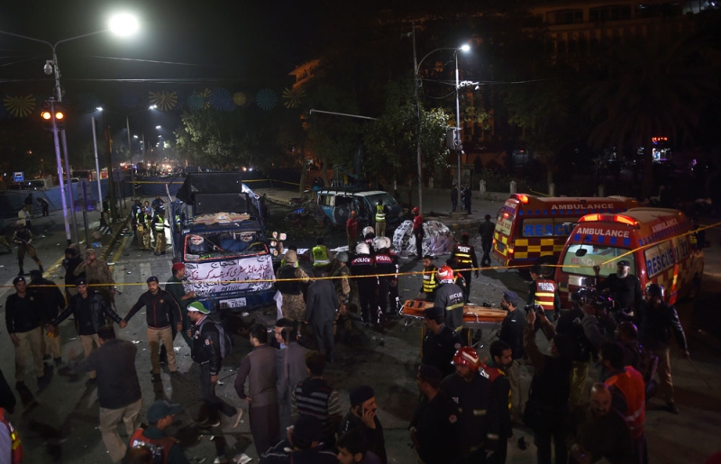 مقتل وإصابة العشرات بانفجار عنيف في مدينة لاهور الباكستانية