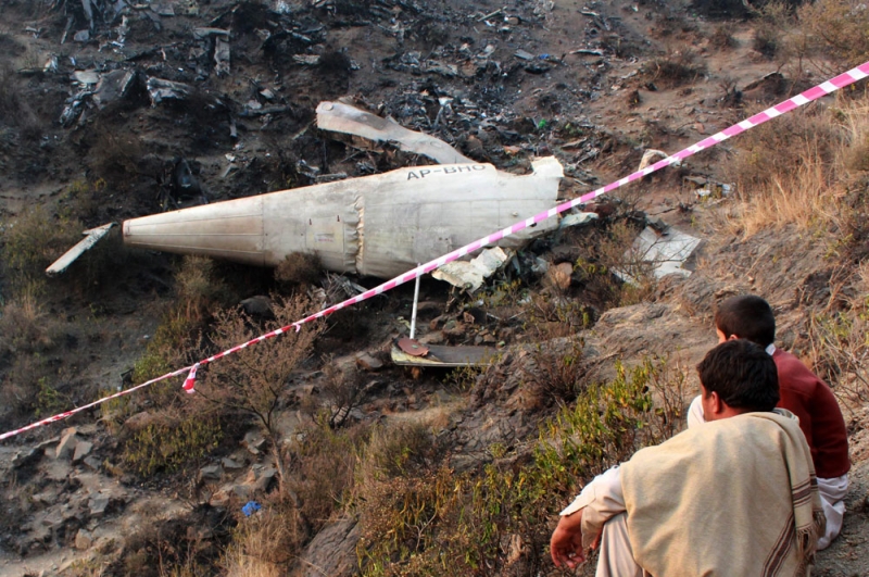 التحقيق المبدئي: حادث تحطم الطائرة الباكستانية نجم عن انفجار أحد محركاتها