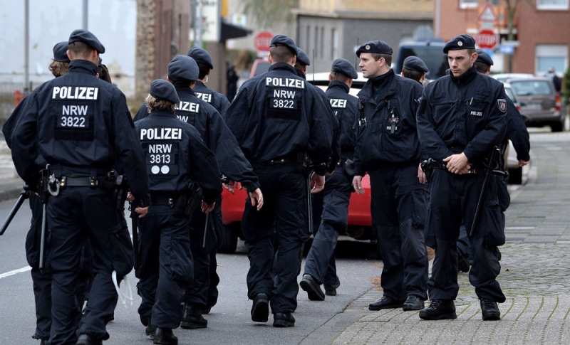 الشرطة الألمانية خلال عملية أمنية لمكافحة الإرهاب