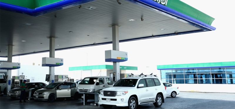 الإمارات تخفض أسعار البنزين والديزل المحلية في ديسمبر