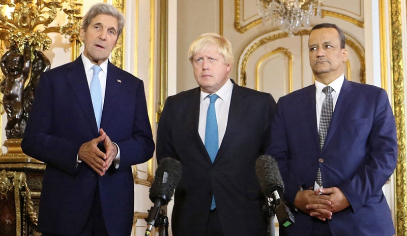 وزيرة الخارجية الامريكية جون كيري، وزير الخارجية البريطاني بوريس جونسون والمبعوث الخاص للأمم المتحدة إلى اليمن إسماعيل ولد الشيخ أحمد خلال اجتماعهم في لندن