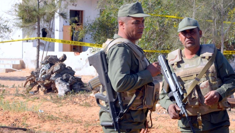 الجيش التونسي يقتل ‭13‬ مسلحا ‬هاجموا مدينة حدودية مع ليبيا
