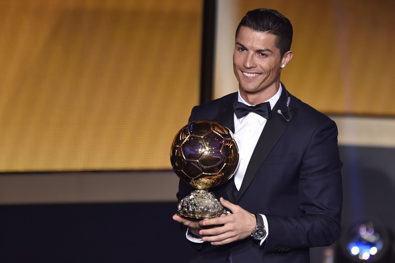 رونالدو ينال جائزة أفضل لاعب في العالم لعام 2014
