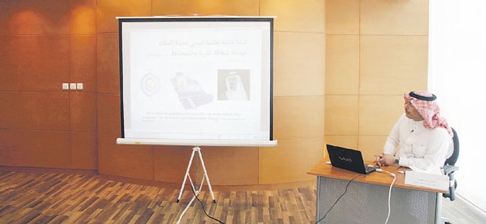 الدكتور العدوان خلال المؤتمر الصحفي في الرياض أمس