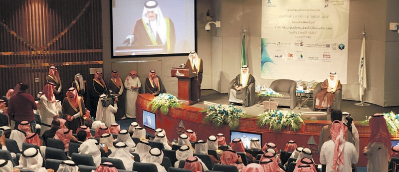 الأمير سعود بن نايف خلال إلقاء كلمته 