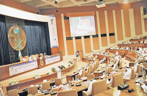  متحدثون يلقون كلماتهم خلال جلسات المؤتمر التقني السعودي السابع 