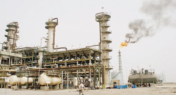  انخفاض المعروض من النفط بسبب تعطل آبار العراق وليبيا عن الضخ
