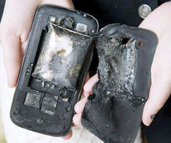شواحن الهواتف المقلدة تسبب إنفجار الجوالات