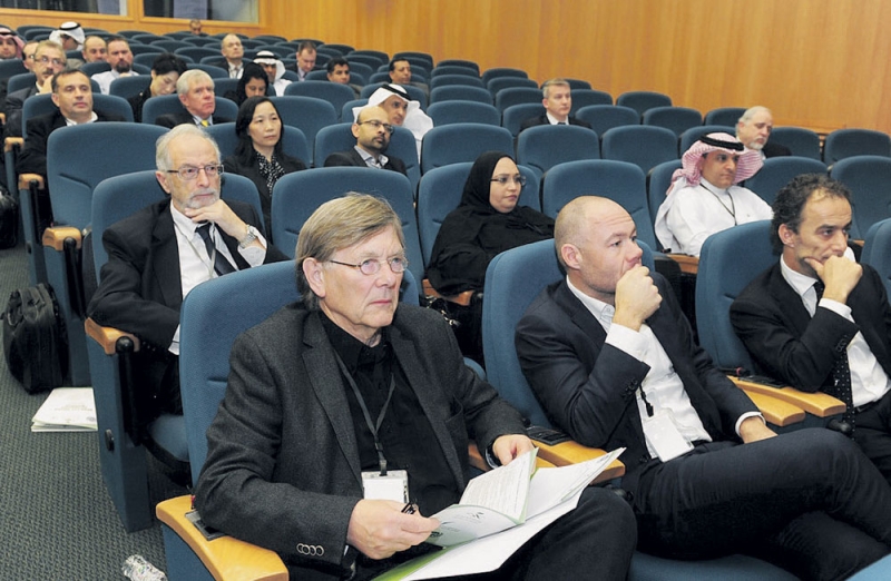 حضور علماء من جميع دول العالم لمؤتمر «كورونا» أمس