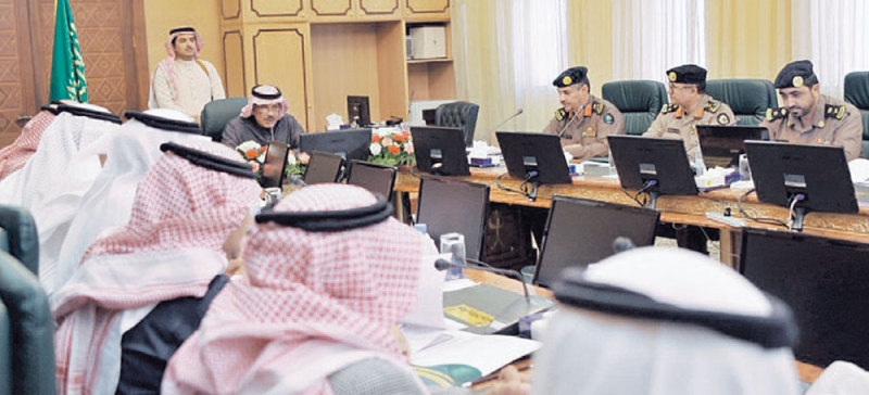  الأمير مشاري بن سعود يترأس اجتماع لجنة الدفاع المدني بالباحة
