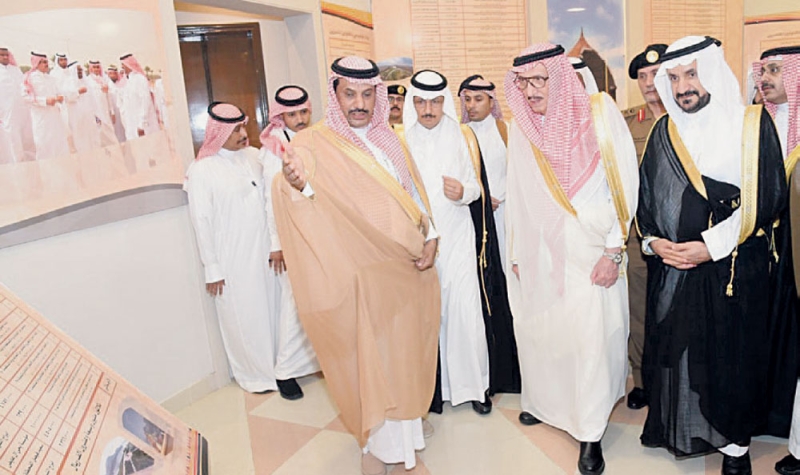 الأمير محمد بن ناصر خلال زيارته لأبي عريش