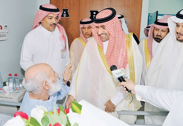  أمير الرياض يزور أحد مرضى مدينة الملك سعود الطبية واس 