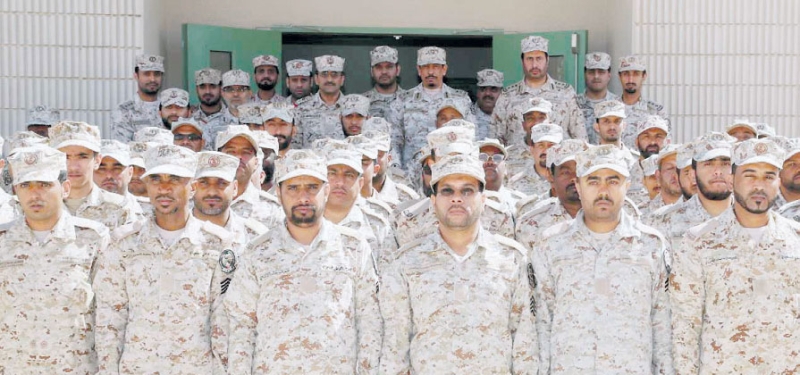 صورة جماعية لقيادات بالحرس الوطني بالقطاع الشرقي مع المتدربين 