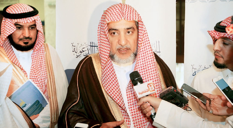 وزير الشؤون الإسلامية والأوقاف خلال الإدلاء بتصريحات صحفية 