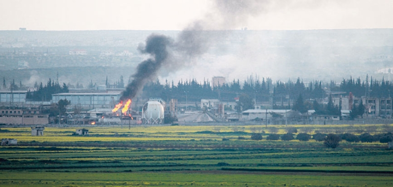  نيران ودخان جراء غارة أسدية على إدلب 
