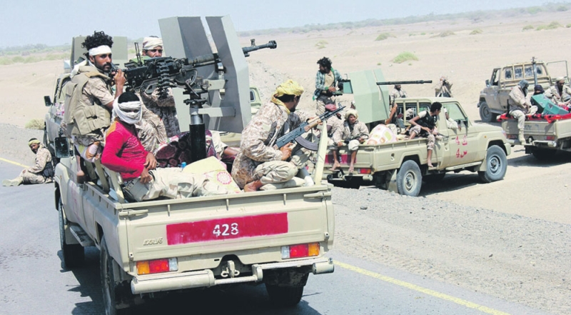 الجيش الوطني يواصل تقدمه بكل الجبهات في مقابل انهيارات متلاحقة بصفوف الحوثيين (رويترز)